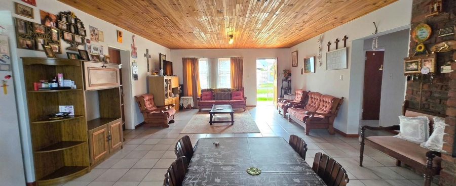 3 Bedroom Property for Sale in Franskraal Western Cape